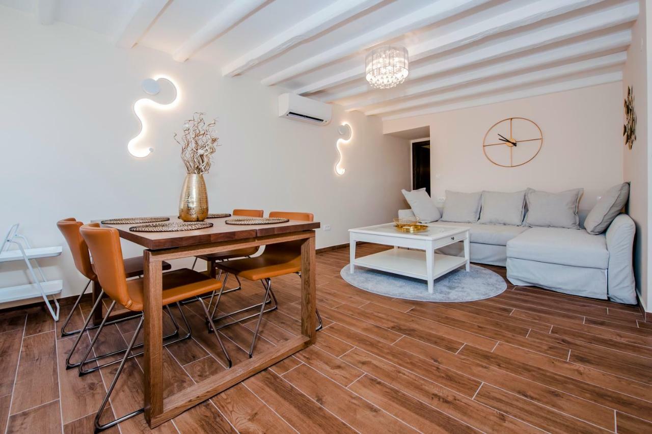 Villa Nea Seaview 3-Apartments! Rovinj Exterior photo