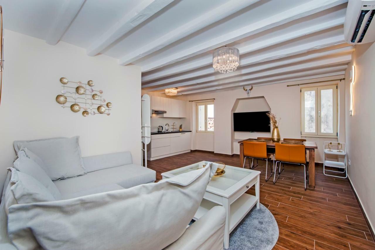 Villa Nea Seaview 3-Apartments! Rovinj Exterior photo
