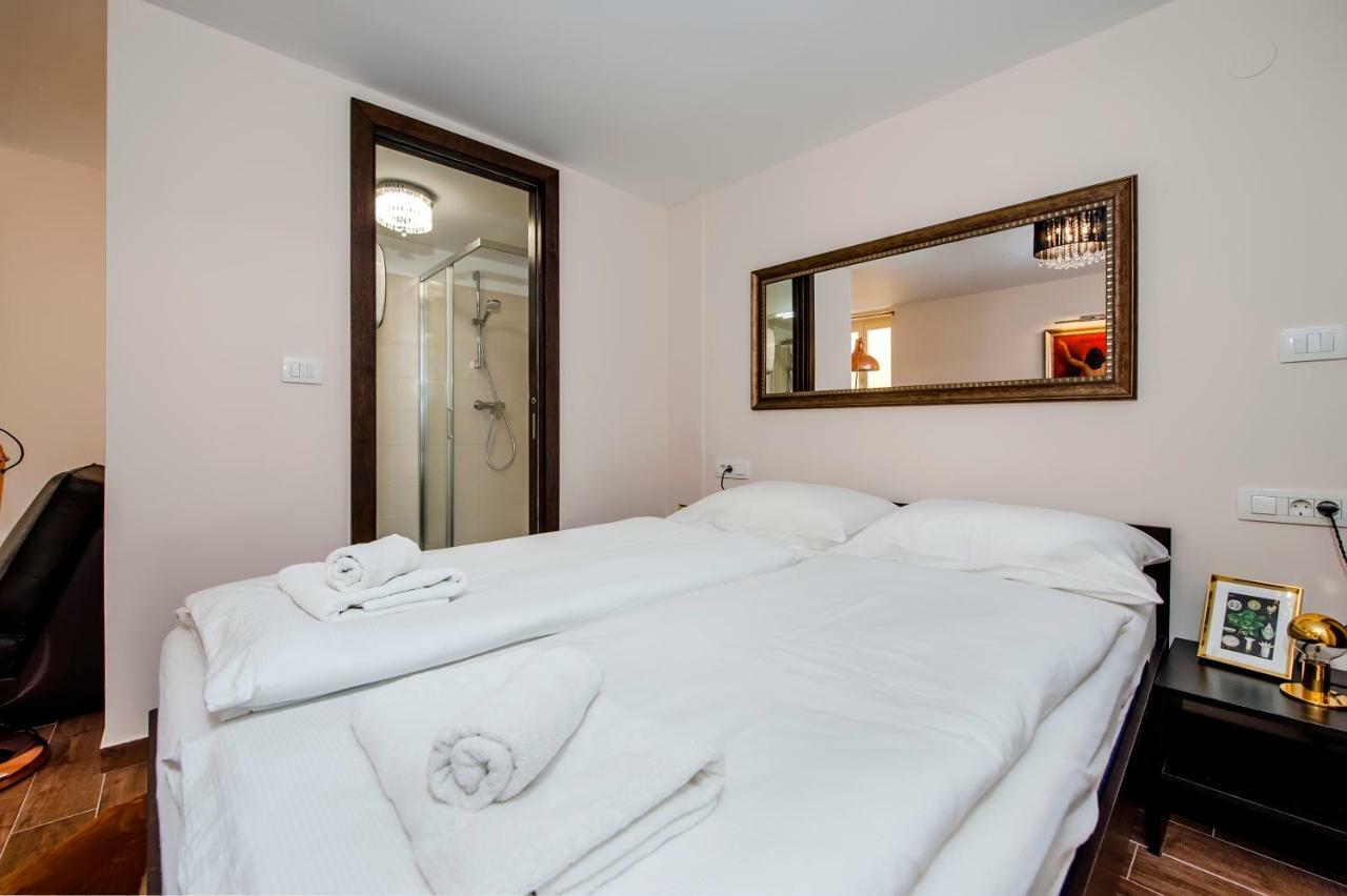 Villa Nea Seaview 3-Apartments! Rovinj Exterior photo