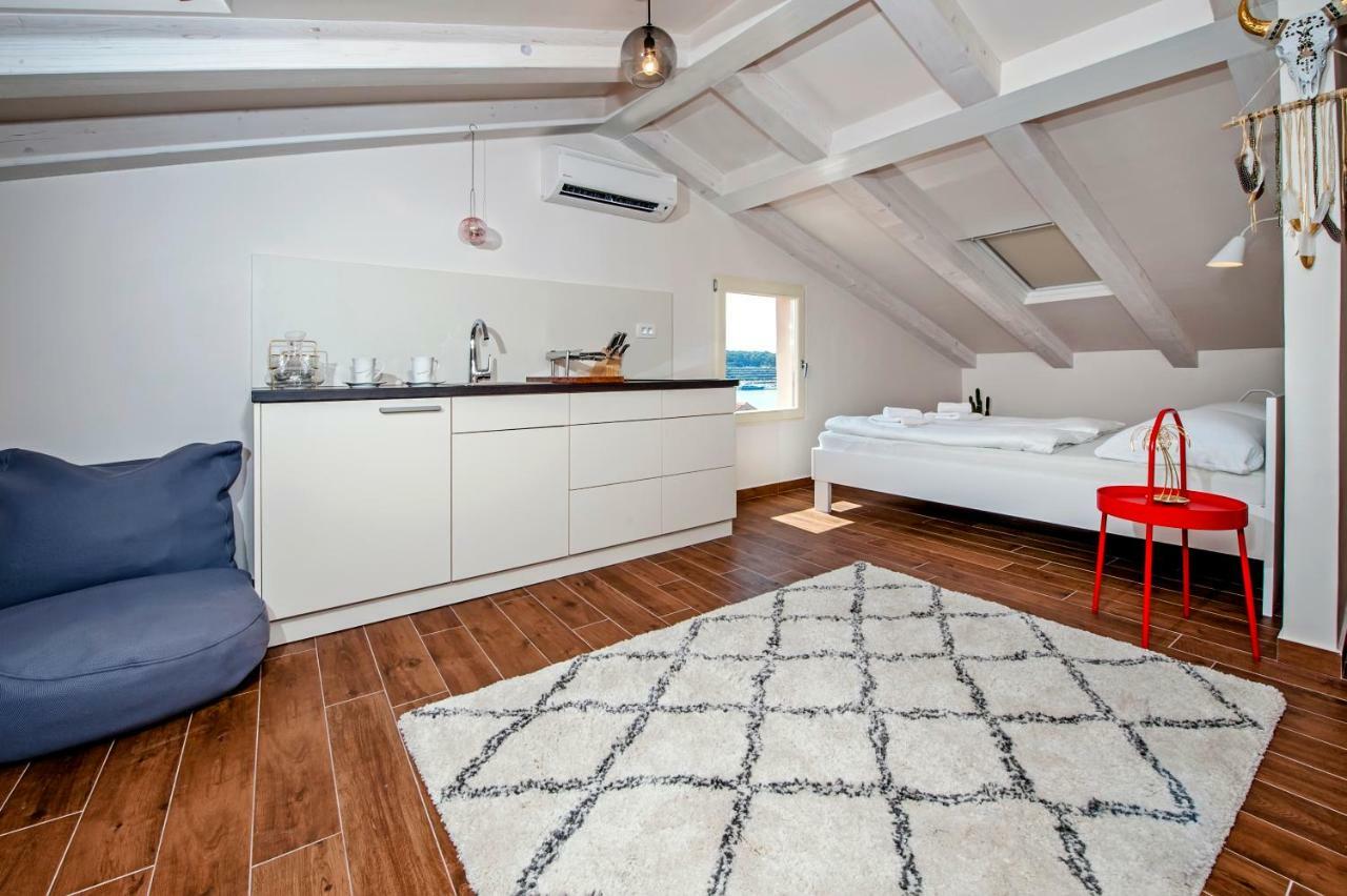 Villa Nea Seaview 3-Apartments! Rovinj Exterior photo
